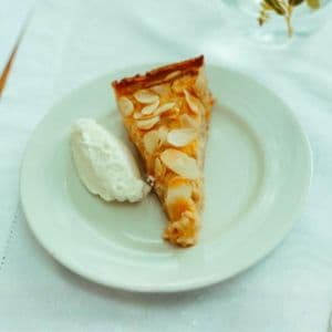 Salada com flores comestíveis